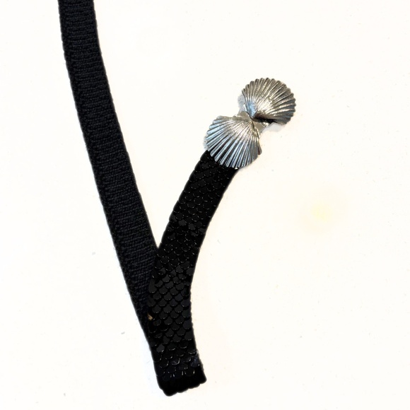 Vintage Black Stretch Belt with a Silver Shell Clasp One Size - Picture 3 of 5
